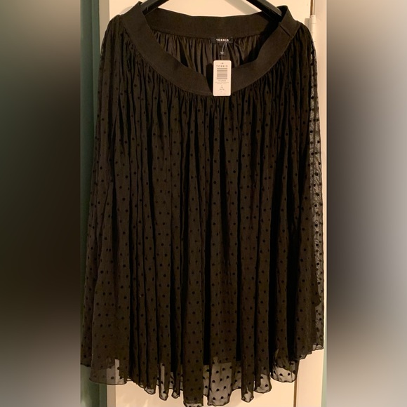 torrid Dresses & Skirts - Torrid Black Swiss Dots Plus Size Skirt with Sheer Overlay and Opaque Lining.